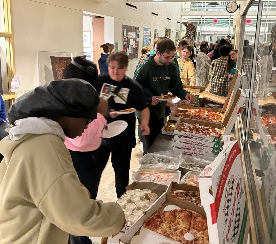 students getting pizza